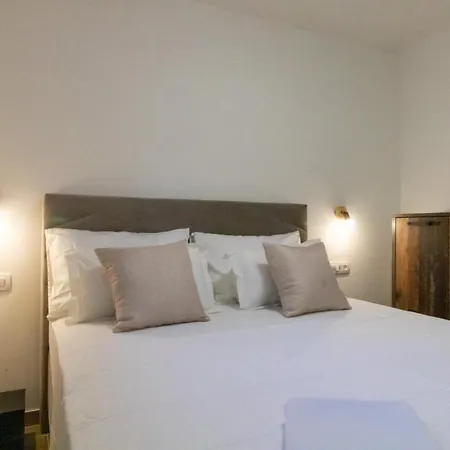 Lily Center Apartment