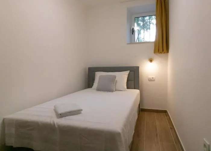 Lily Center Σπλιτ