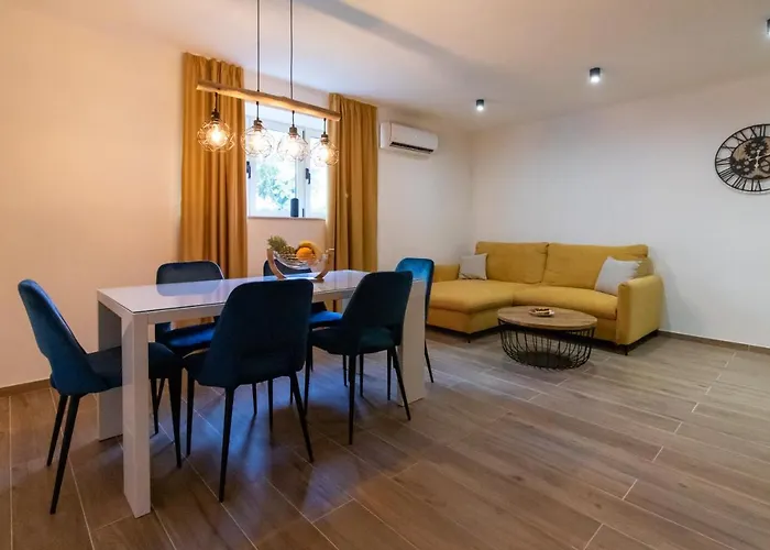 Lily Center Apartman *